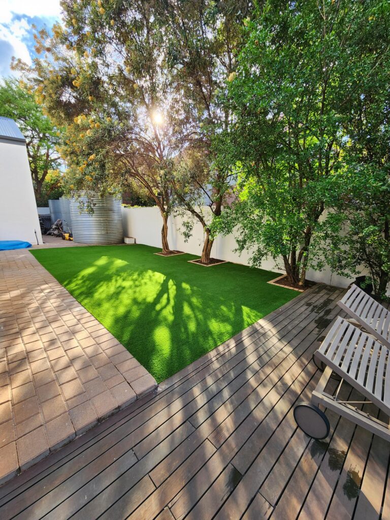 Synthetic lawn for residential house