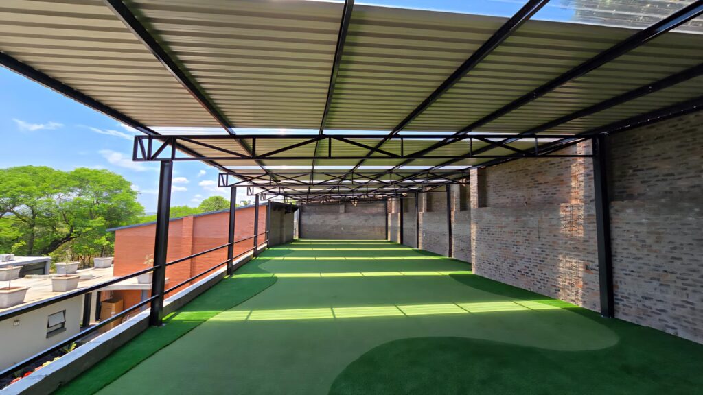 artificial-putting-green-with-fringes